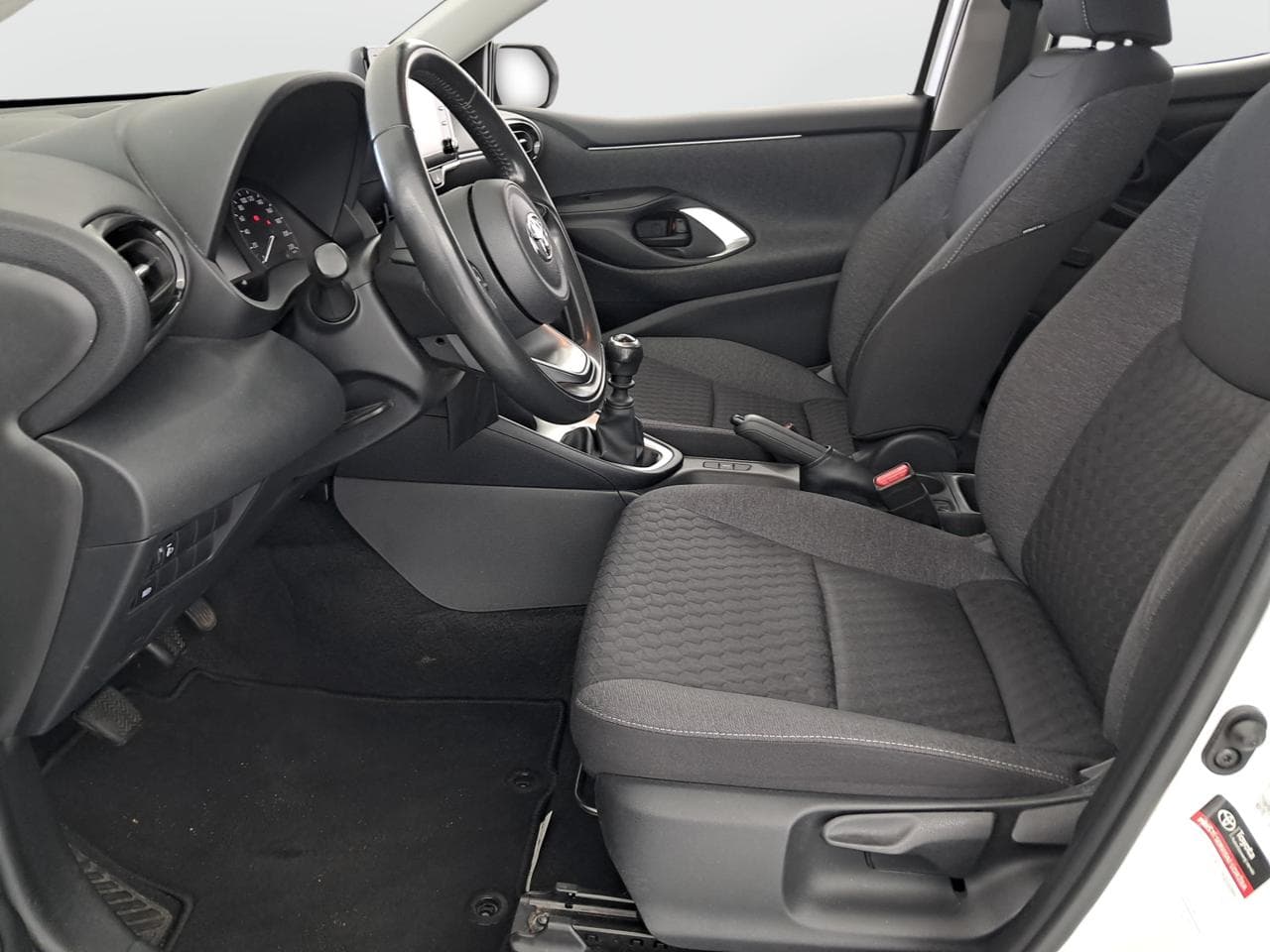 2021 Toyota YARIS - 16