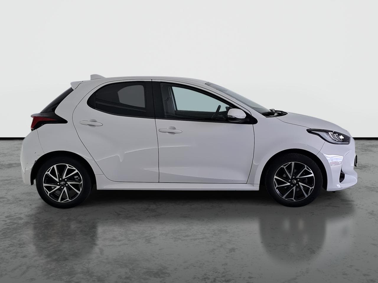 2021 Toyota YARIS - 8