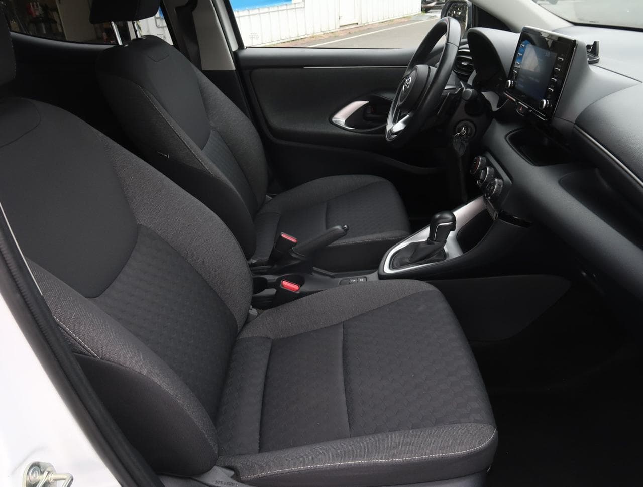 2021 Toyota YARIS - 12