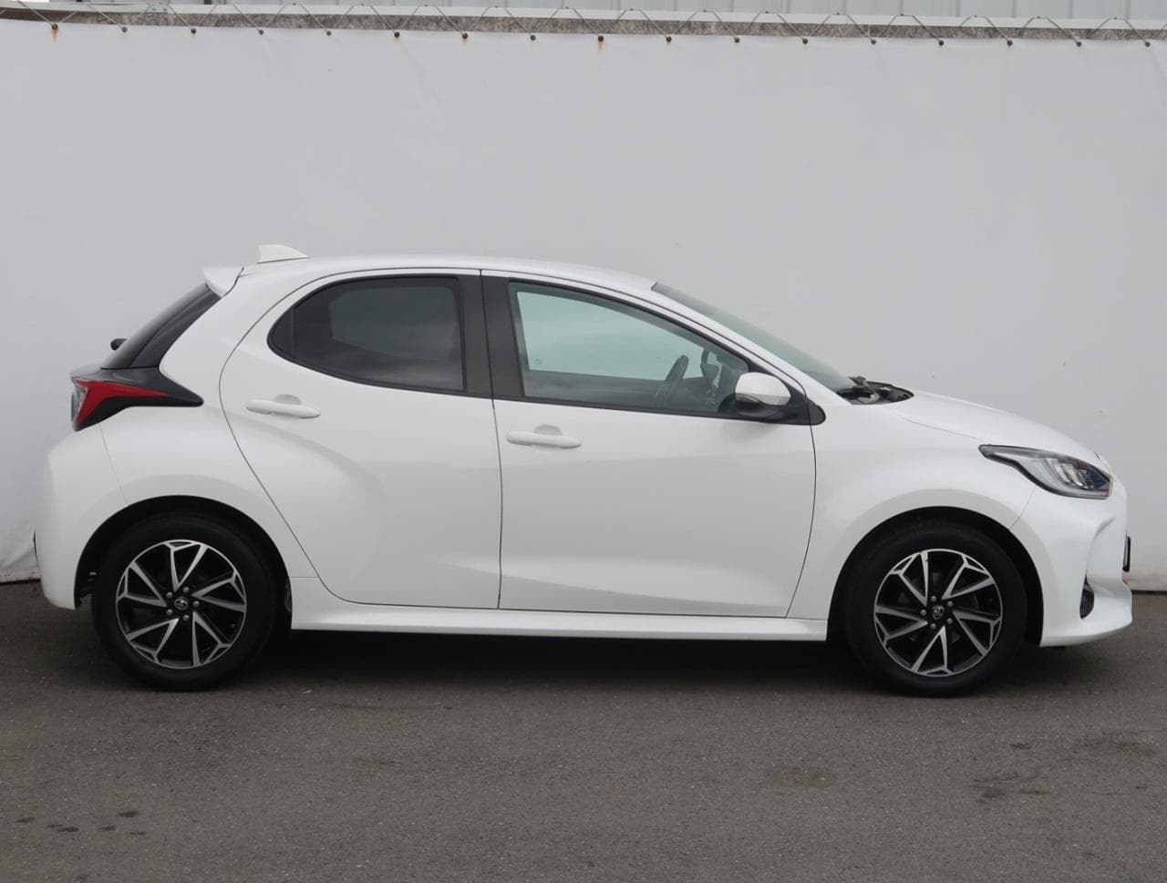 2021 Toyota YARIS - 8