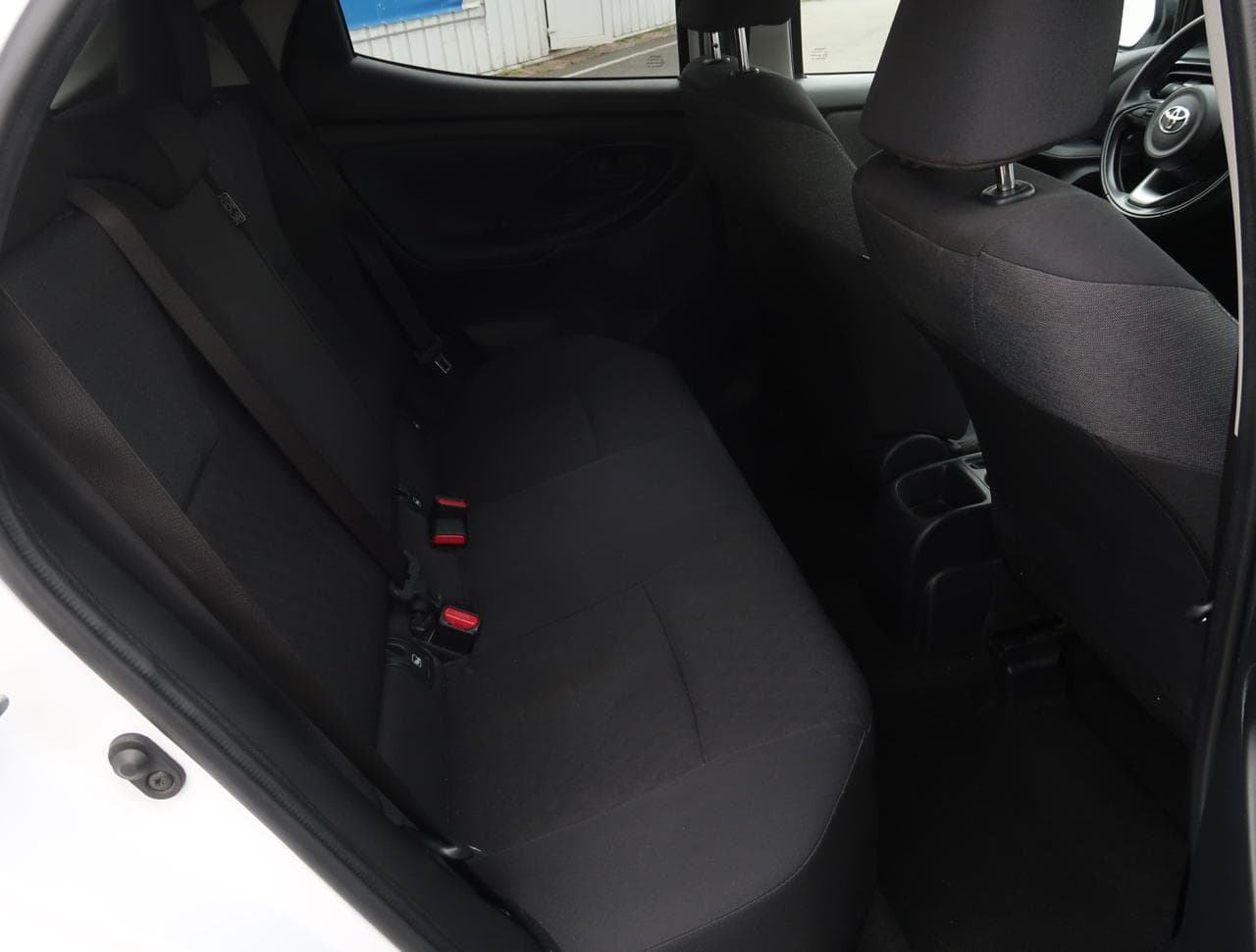2021 Toyota YARIS - 13