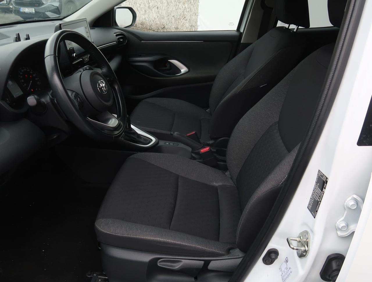 2021 Toyota YARIS - 16