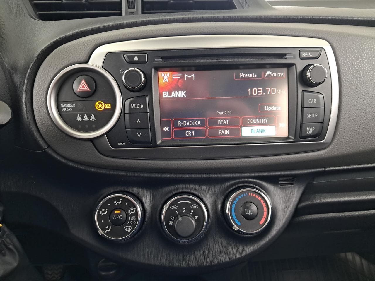 2011 Toyota YARIS - 18