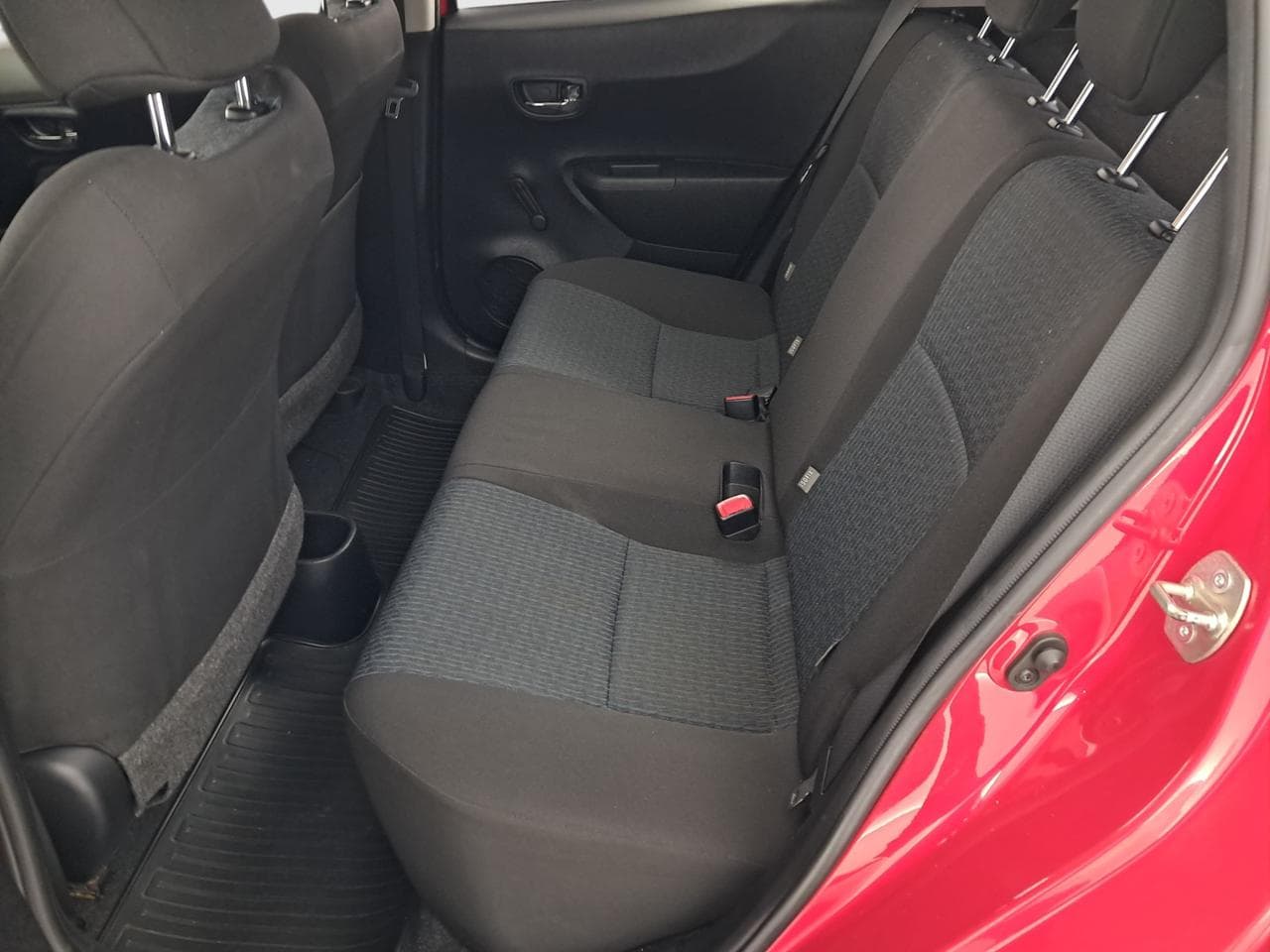 2011 Toyota YARIS - 15