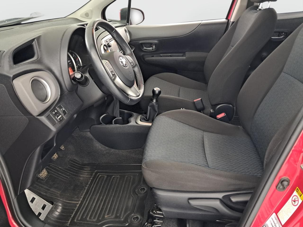 2011 Toyota YARIS - 16