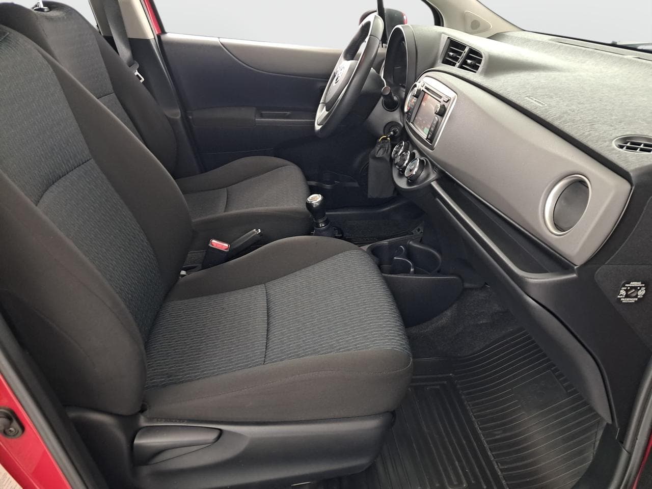2011 Toyota YARIS - 12