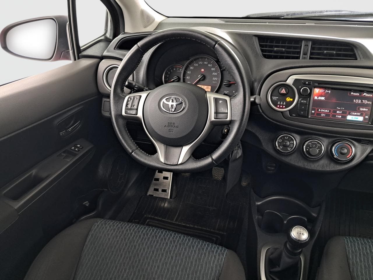 2011 Toyota YARIS - 9