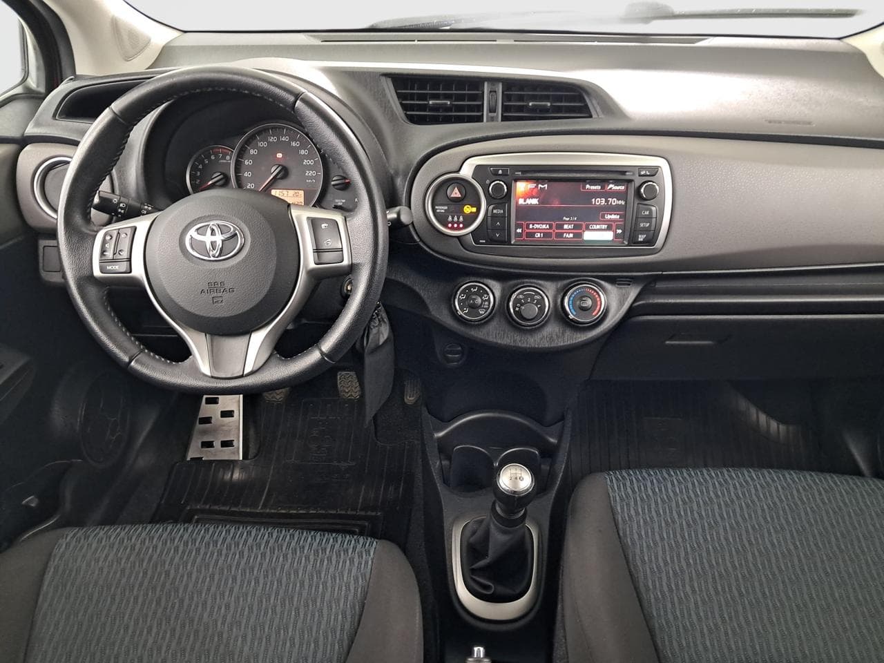 2011 Toyota YARIS - 10