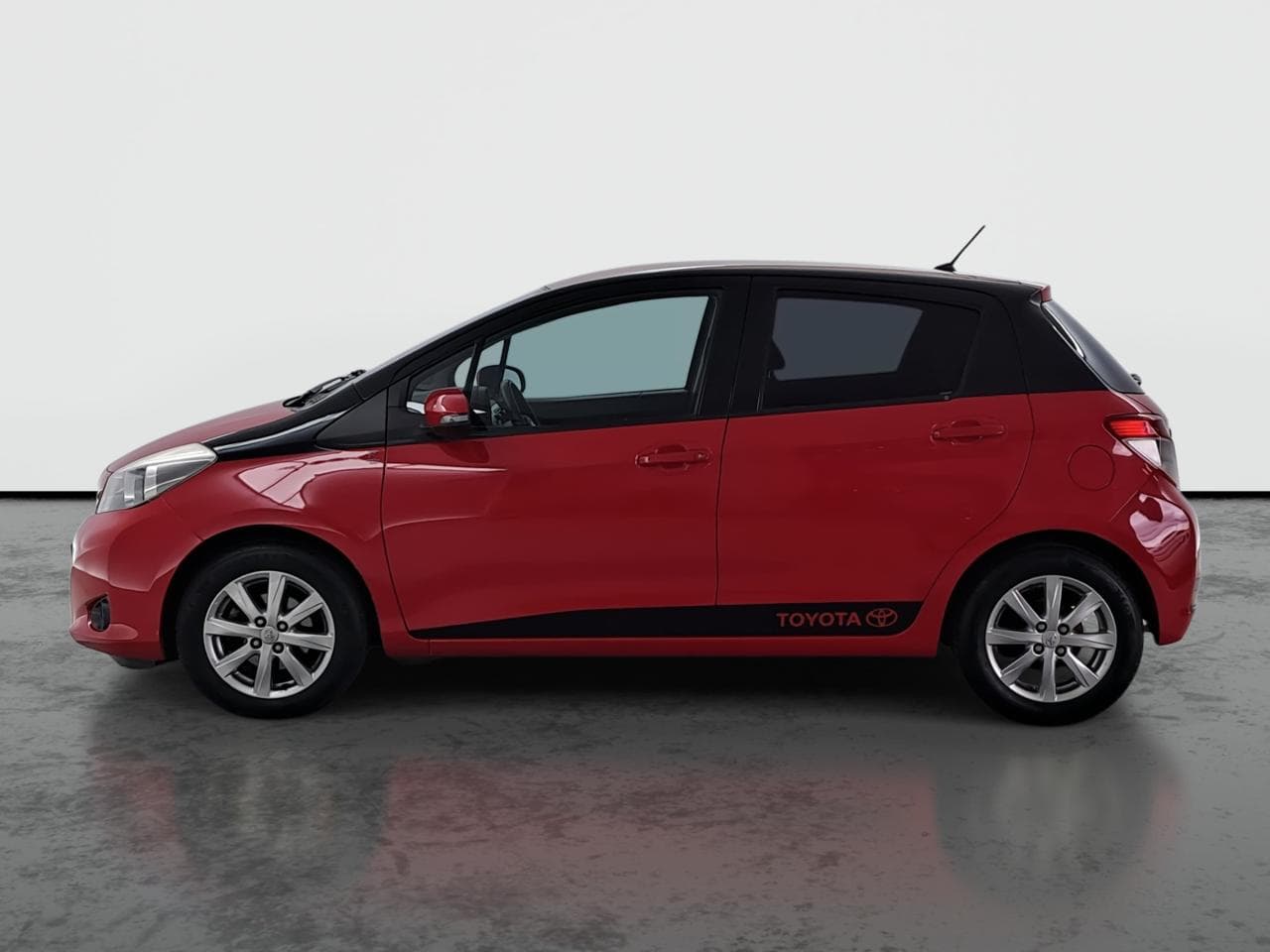 2011 Toyota YARIS - 4