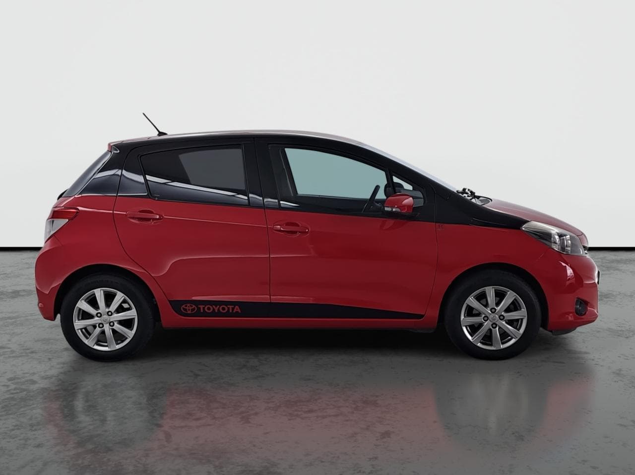 2011 Toyota YARIS - 8