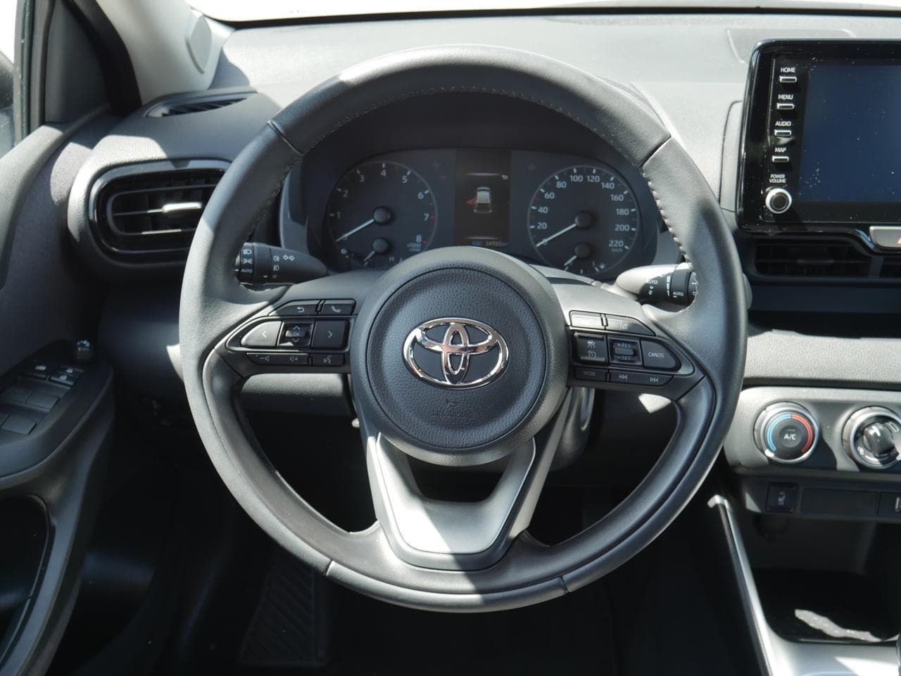 2023 Toyota YARIS - 11