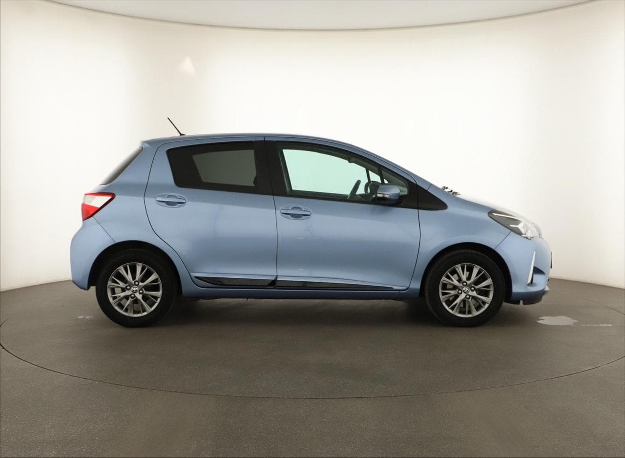2017 Toyota YARIS - 8