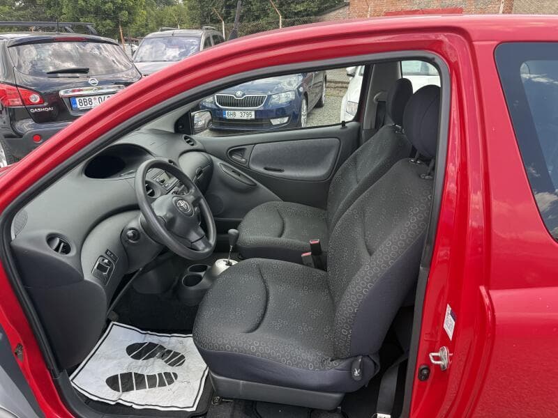 2005 Toyota YARIS - 8