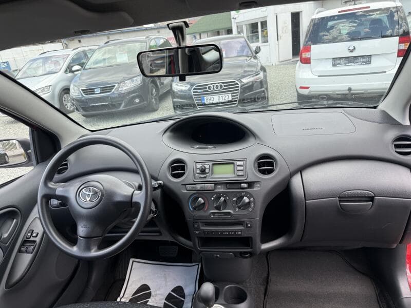 2005 Toyota YARIS - 7