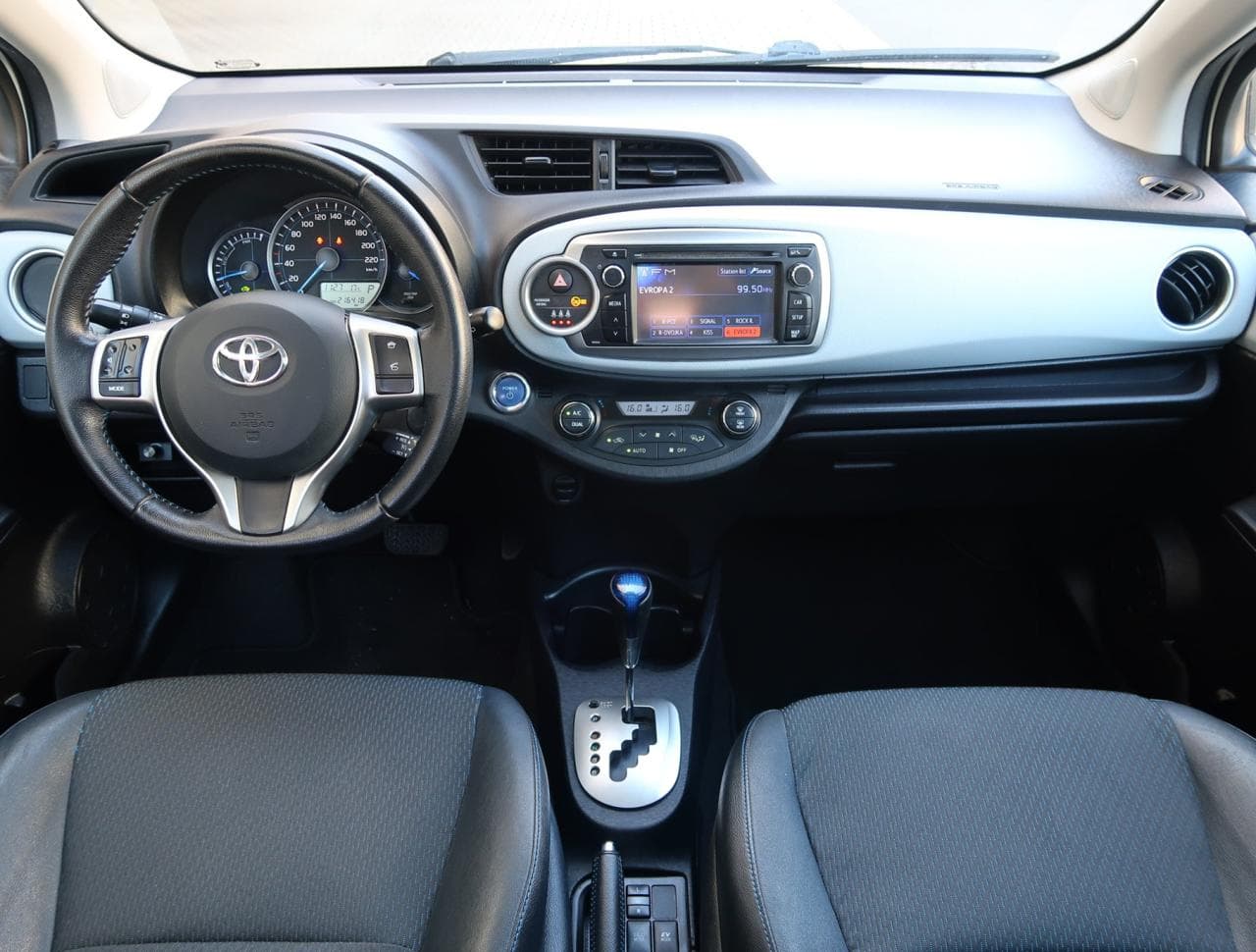 2013 Toyota YARIS - 10