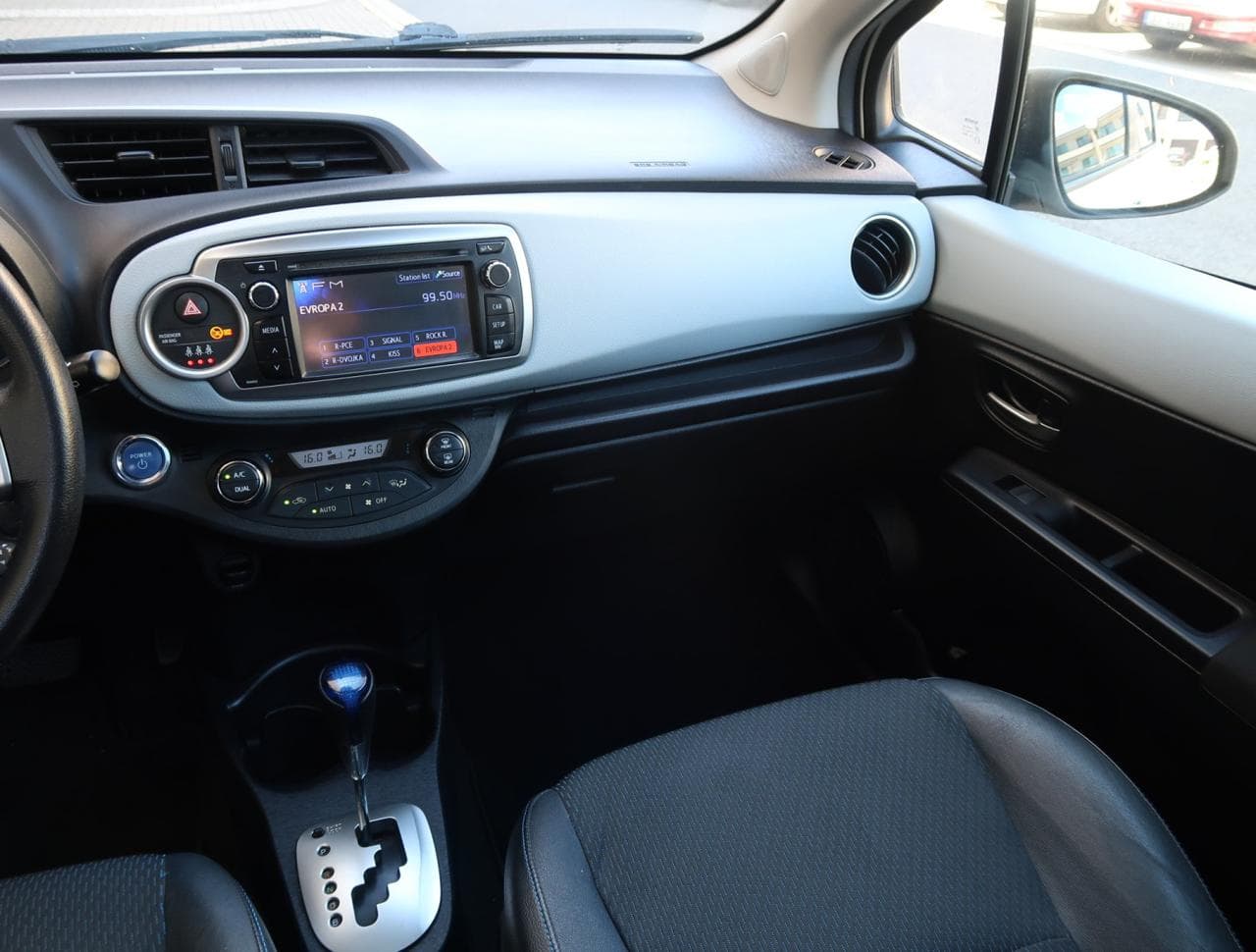 2013 Toyota YARIS - 11