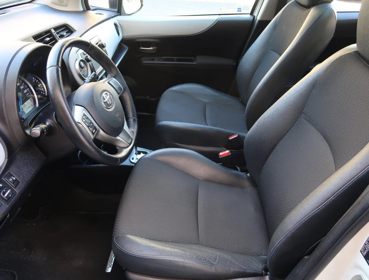 2013 Toyota YARIS - 16
