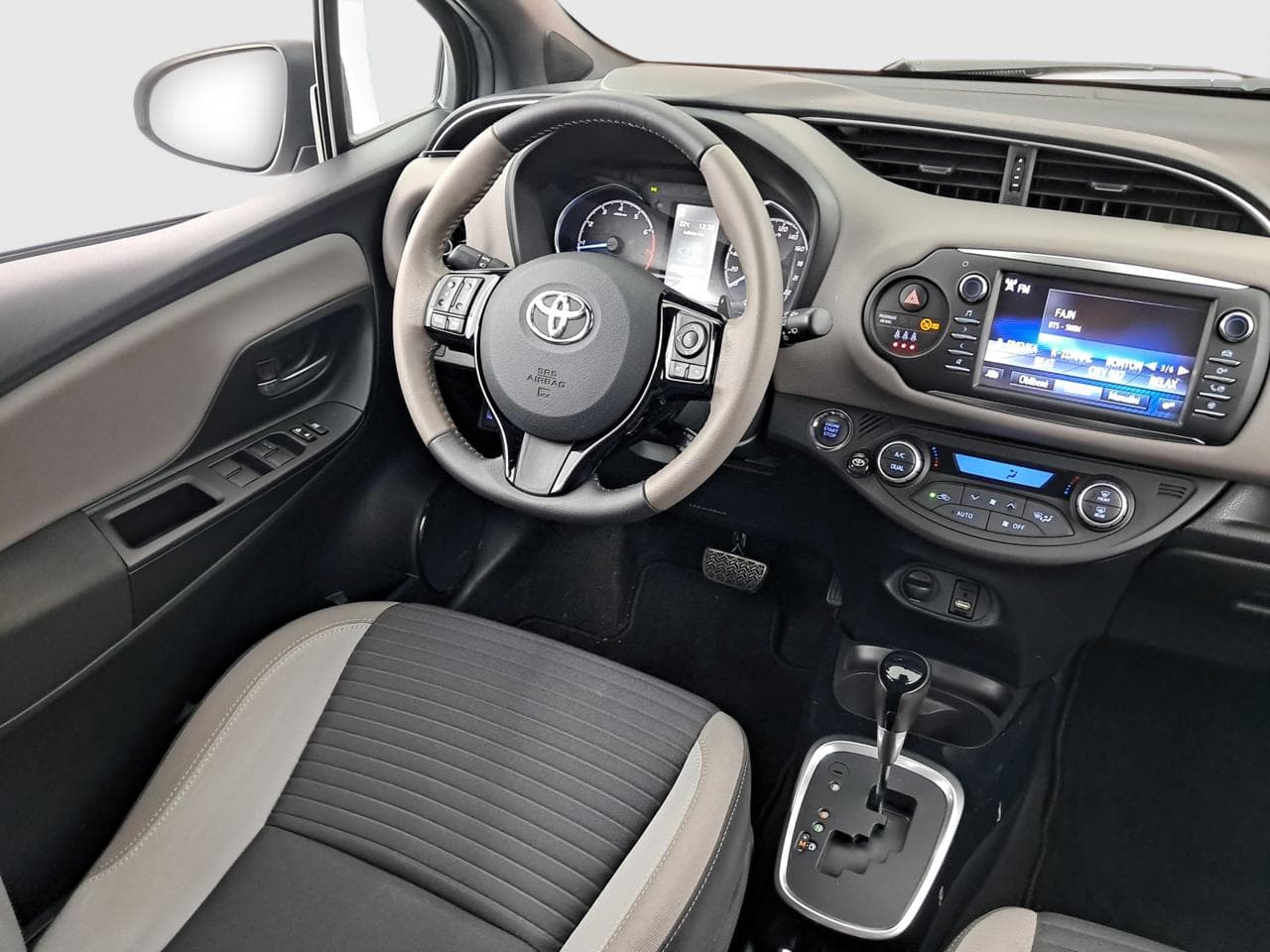 2017 Toyota YARIS - 9