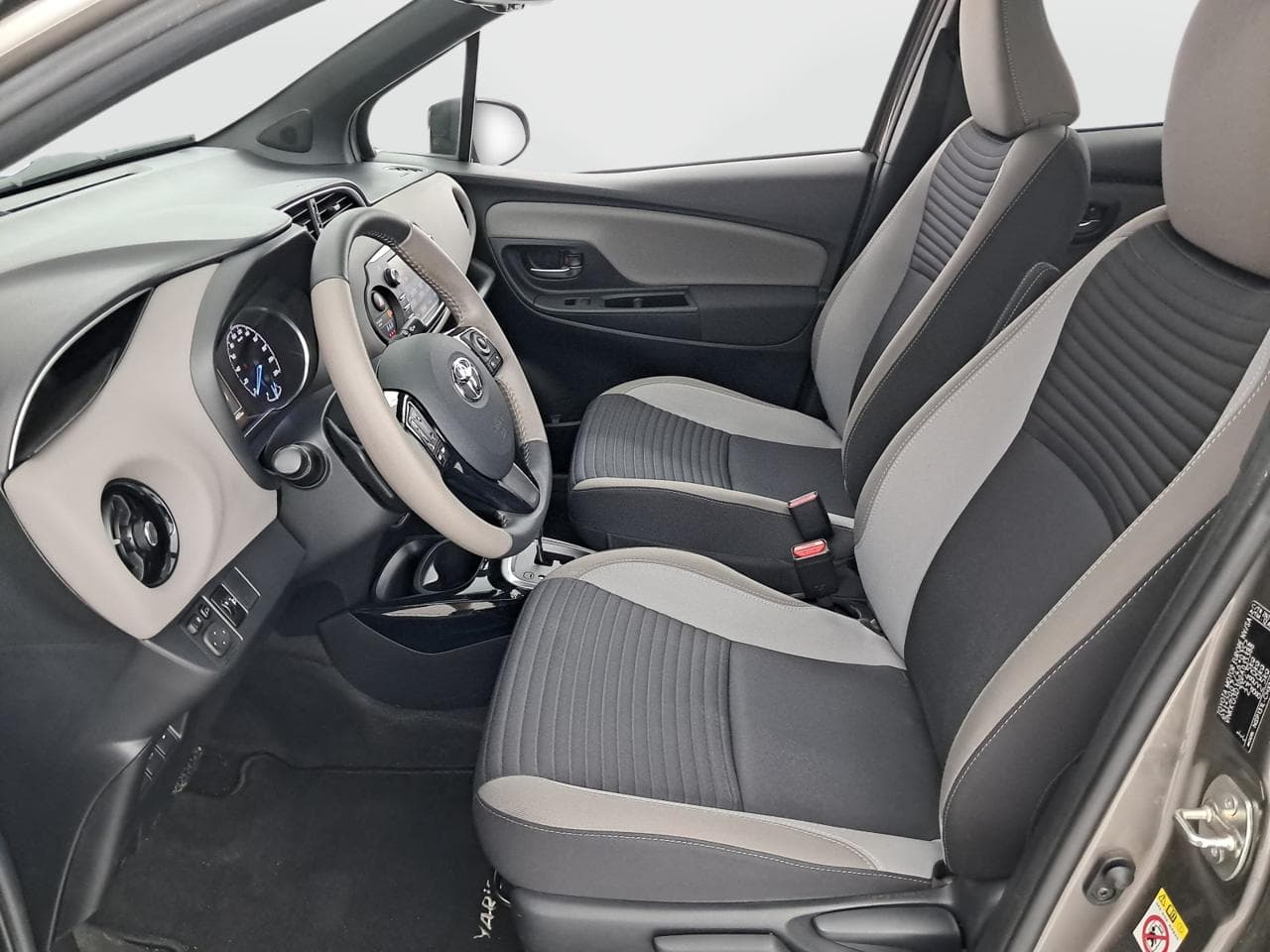 2017 Toyota YARIS - 16