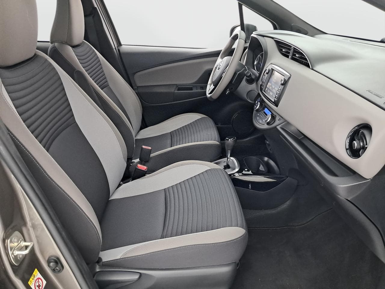 2017 Toyota YARIS - 12