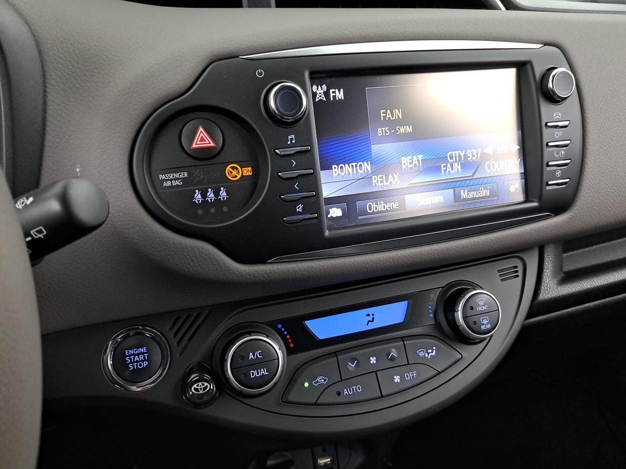 2017 Toyota YARIS - 18