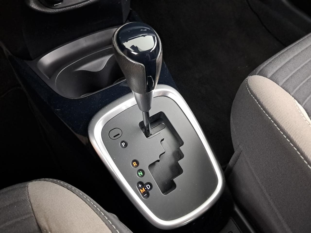 2017 Toyota YARIS - 19