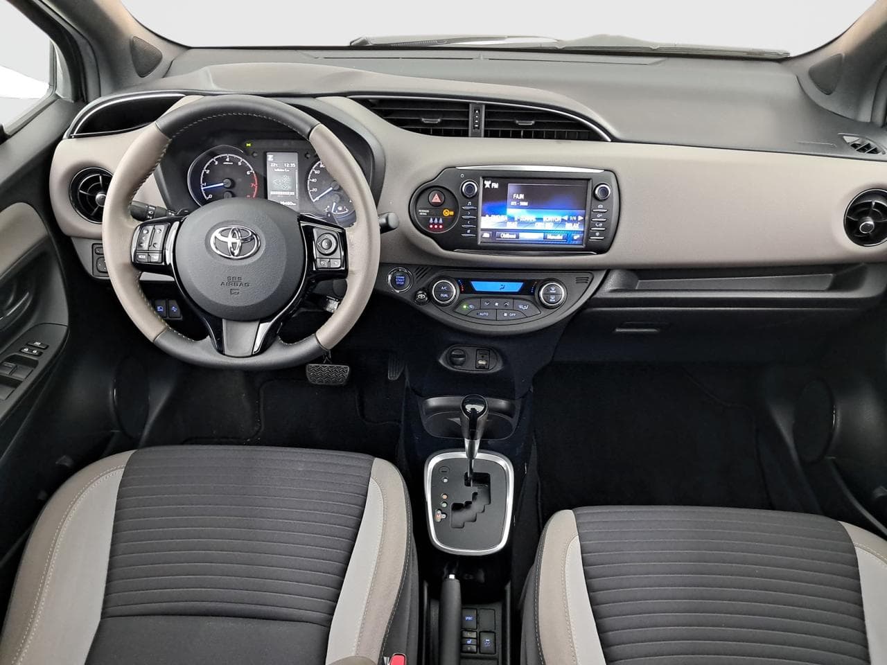 2017 Toyota YARIS - 10