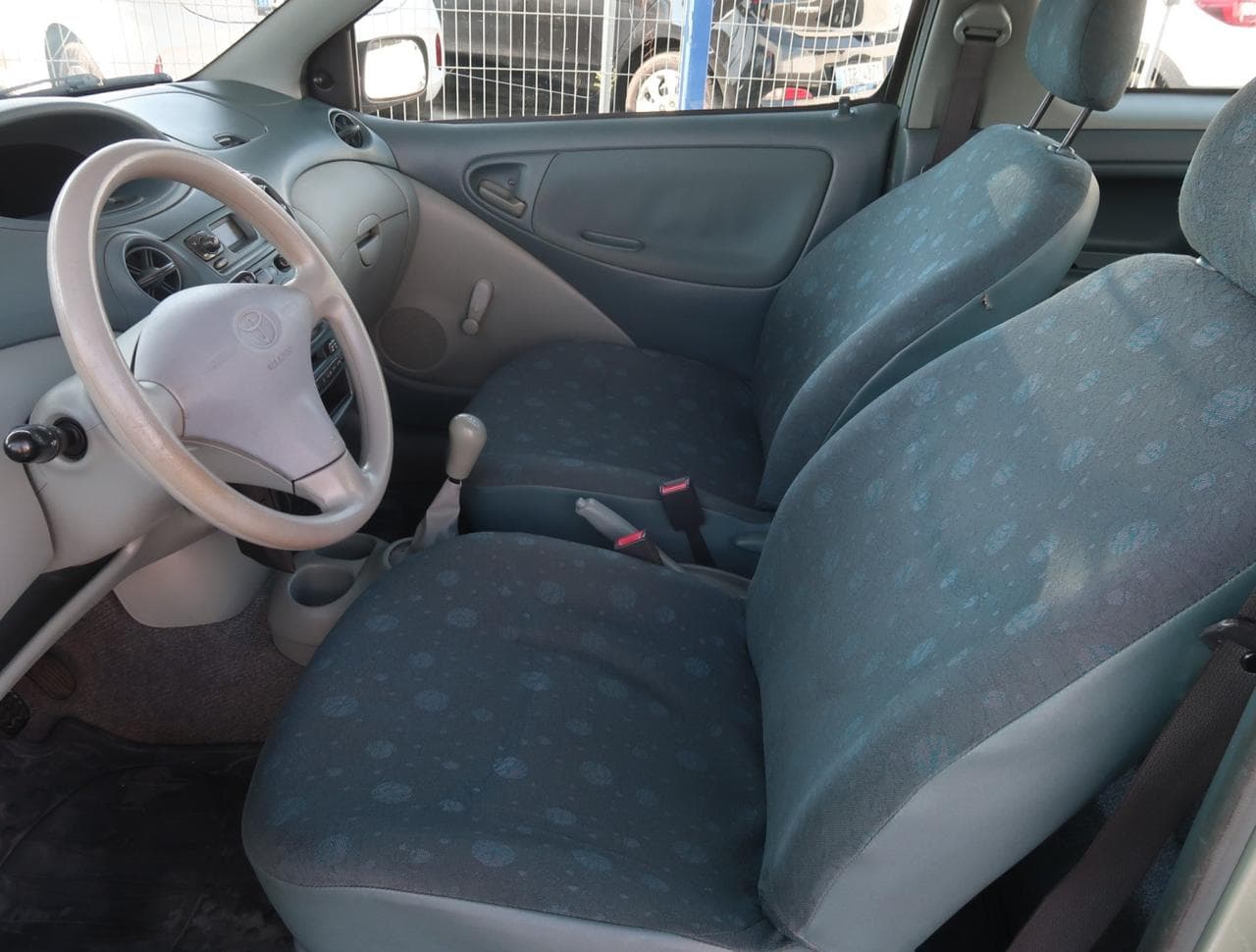 2001 Toyota YARIS - 12