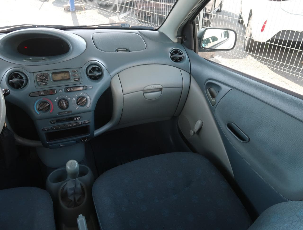 2001 Toyota YARIS - 10