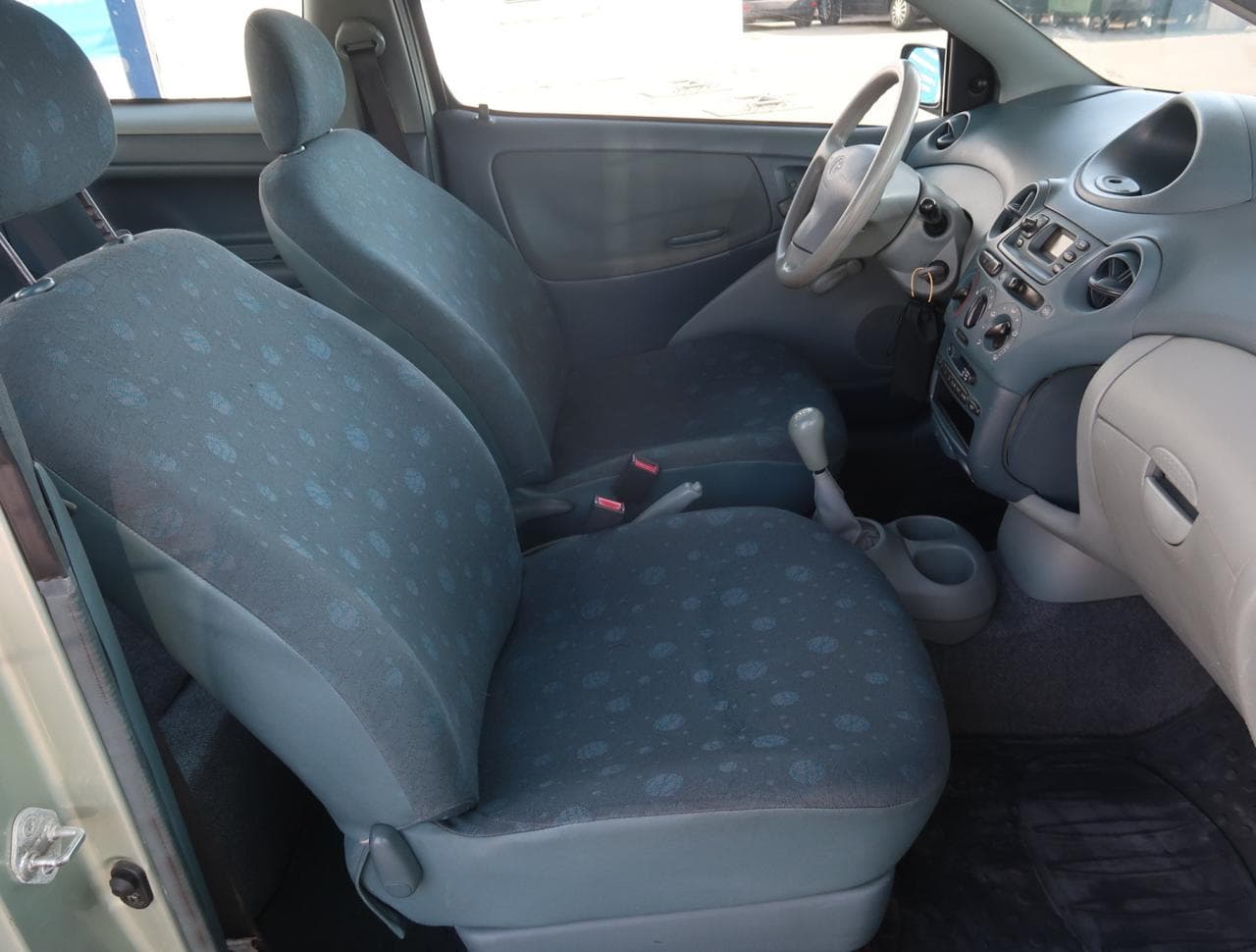 2001 Toyota YARIS - 11