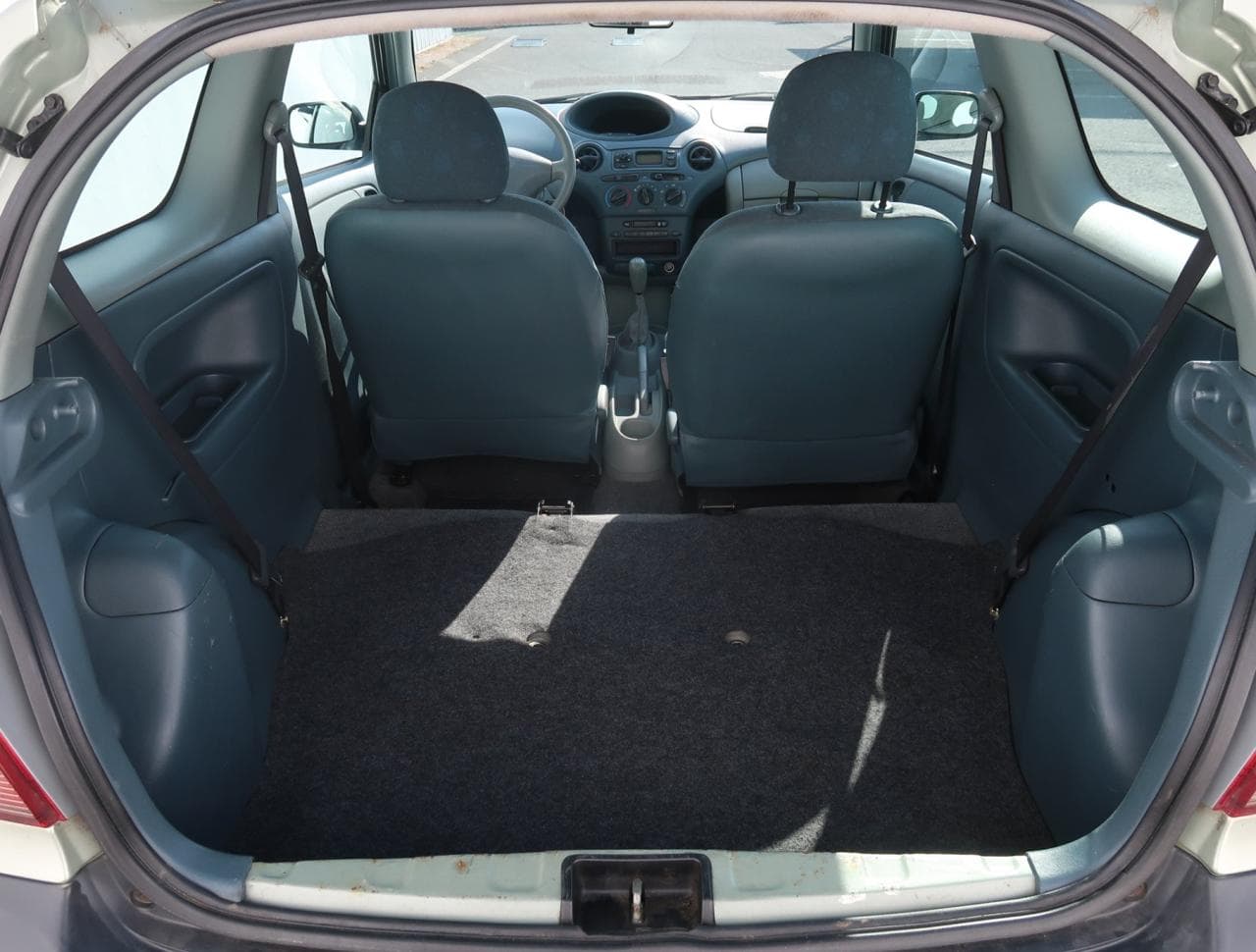 2001 Toyota YARIS - 15
