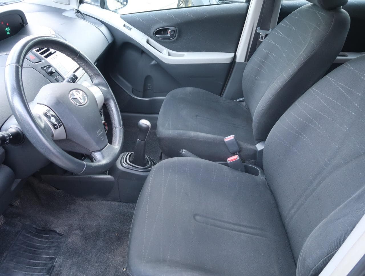 2008 Toyota YARIS - 16