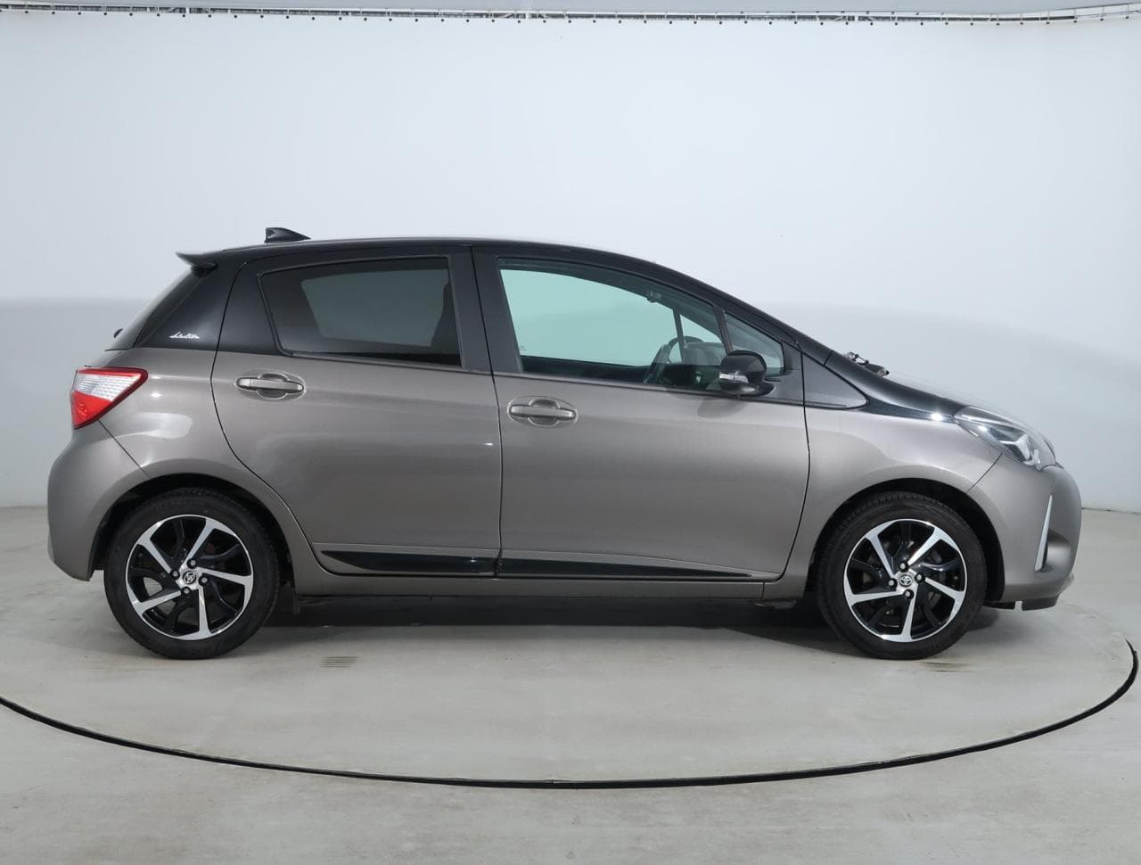 2020 Toyota YARIS - 8
