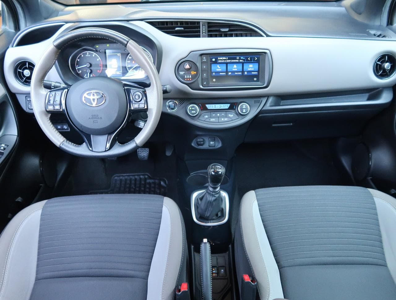2020 Toyota YARIS - 10