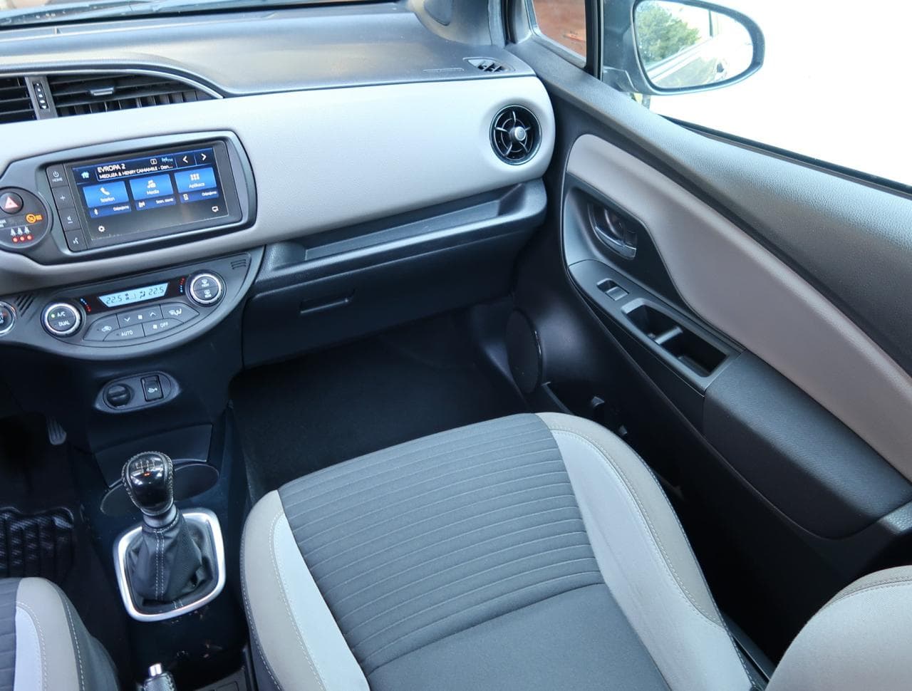 2020 Toyota YARIS - 11