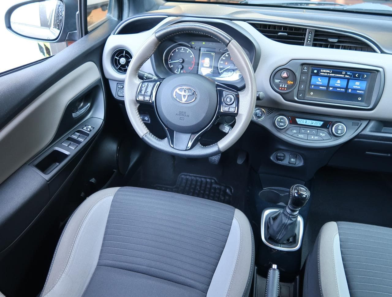2020 Toyota YARIS - 9