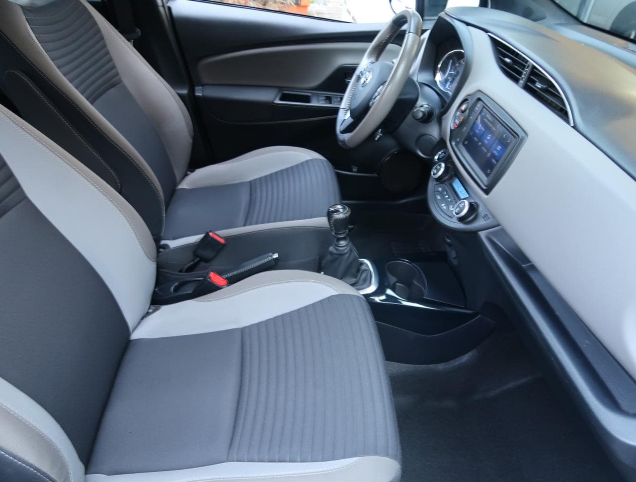 2020 Toyota YARIS - 12