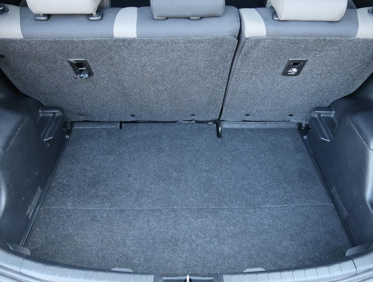 2020 Toyota YARIS - 19