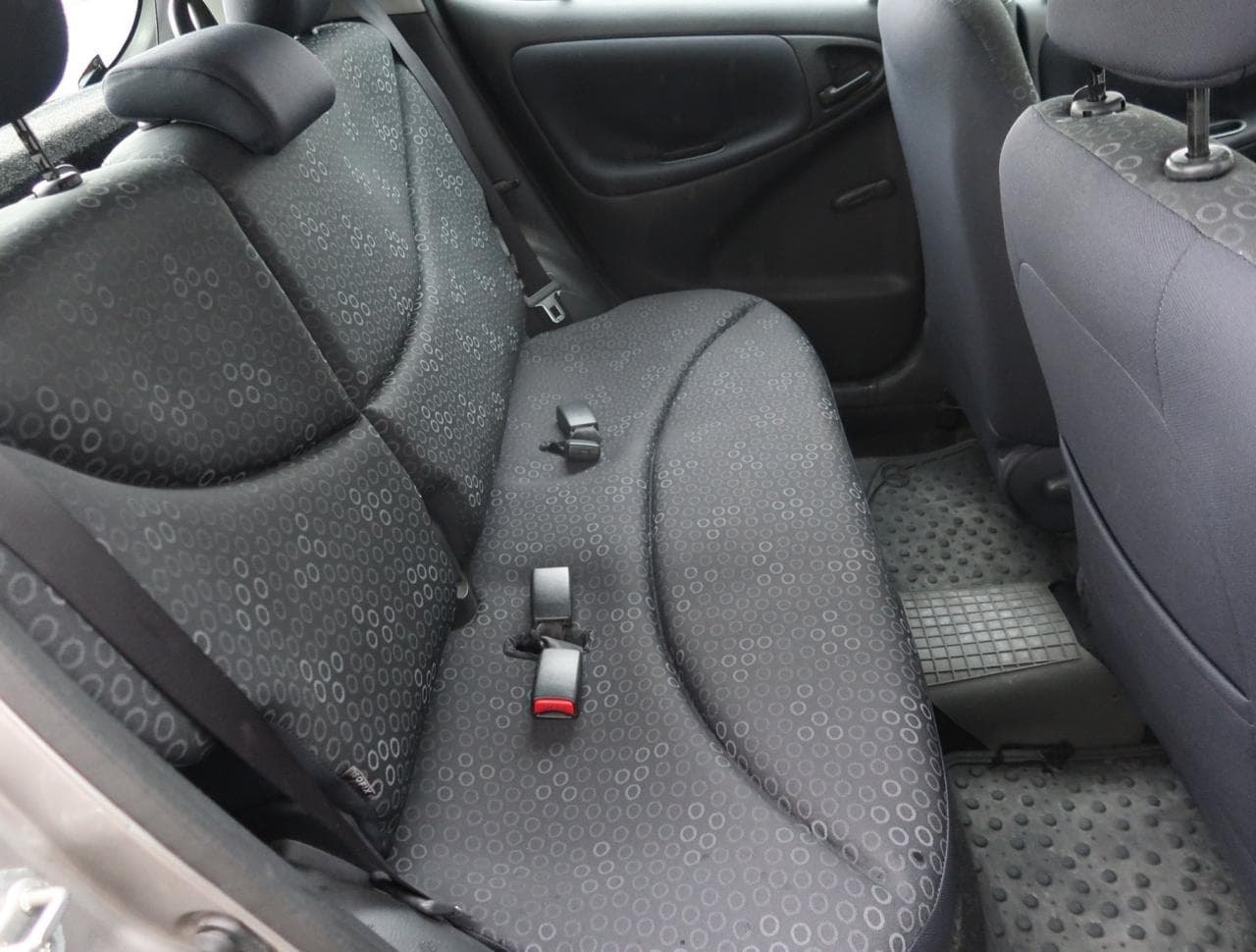 2004 Toyota YARIS - 13