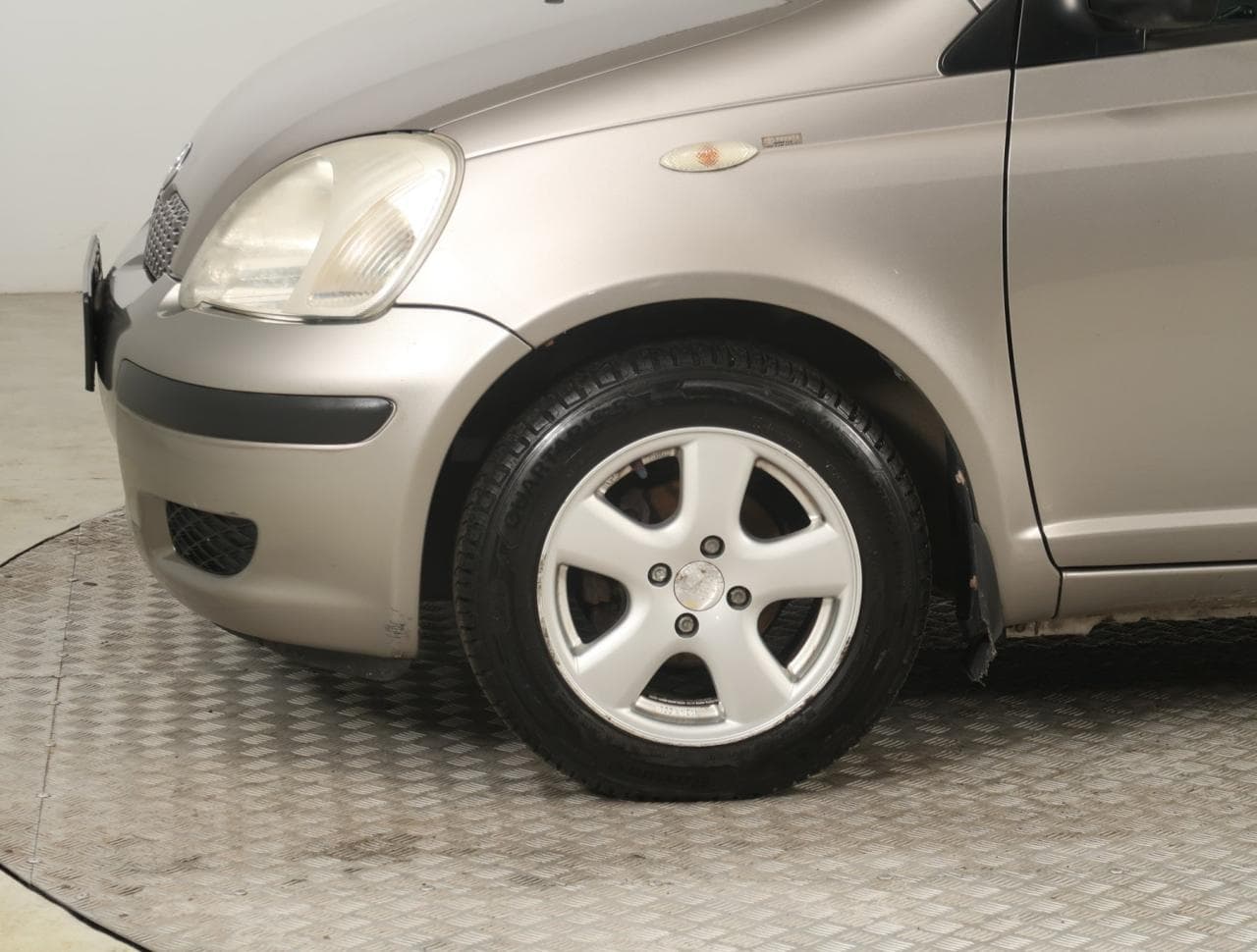 2004 Toyota YARIS - 20