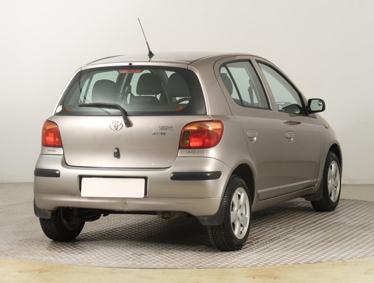 2004 Toyota YARIS - 7