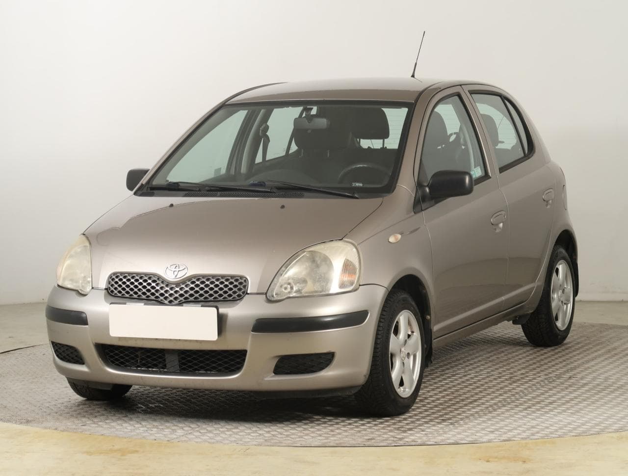 2004 Toyota YARIS - 3
