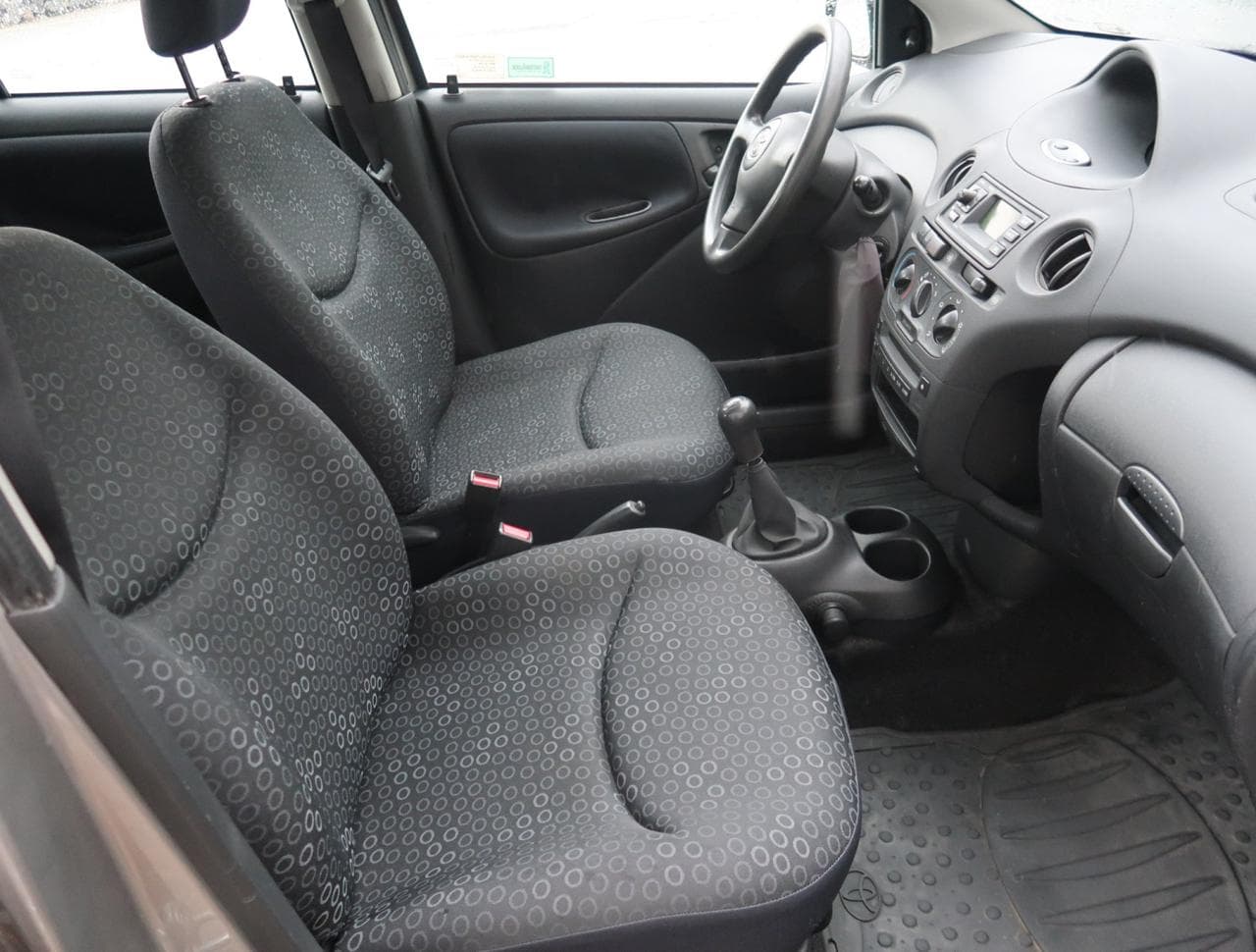2004 Toyota YARIS - 12
