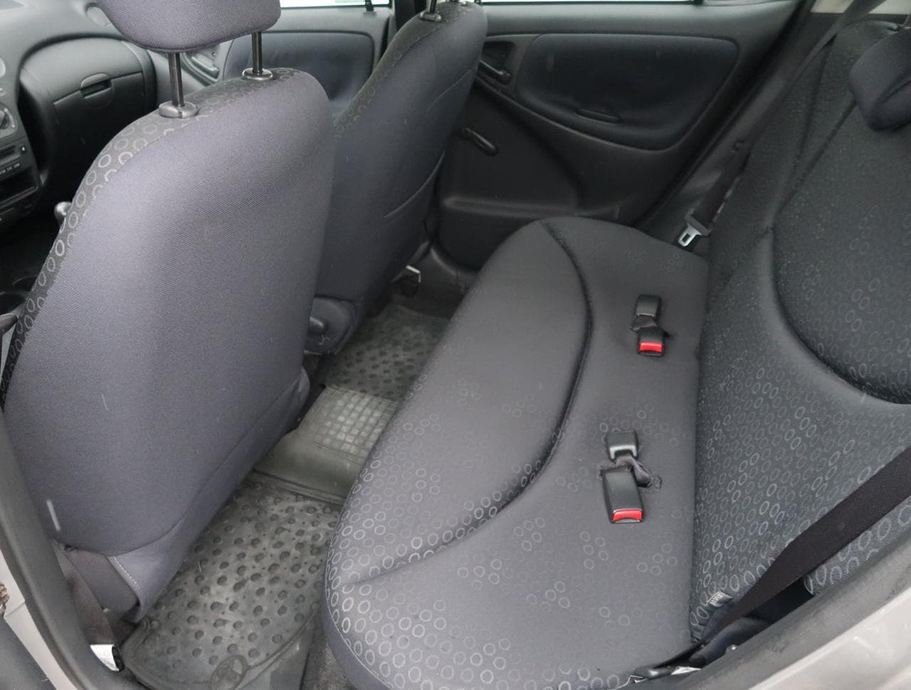 2004 Toyota YARIS - 15