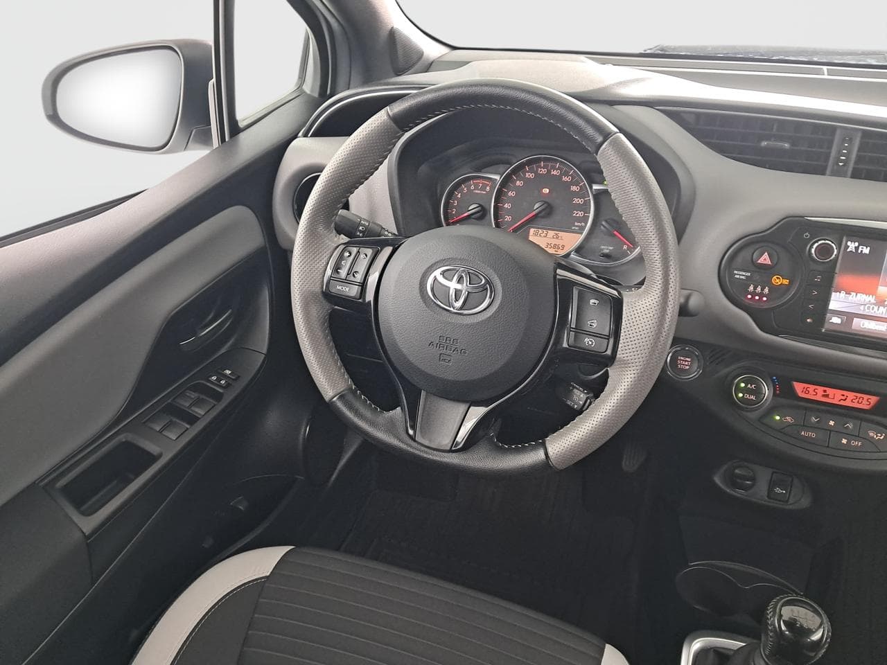 2017 Toyota YARIS - 9