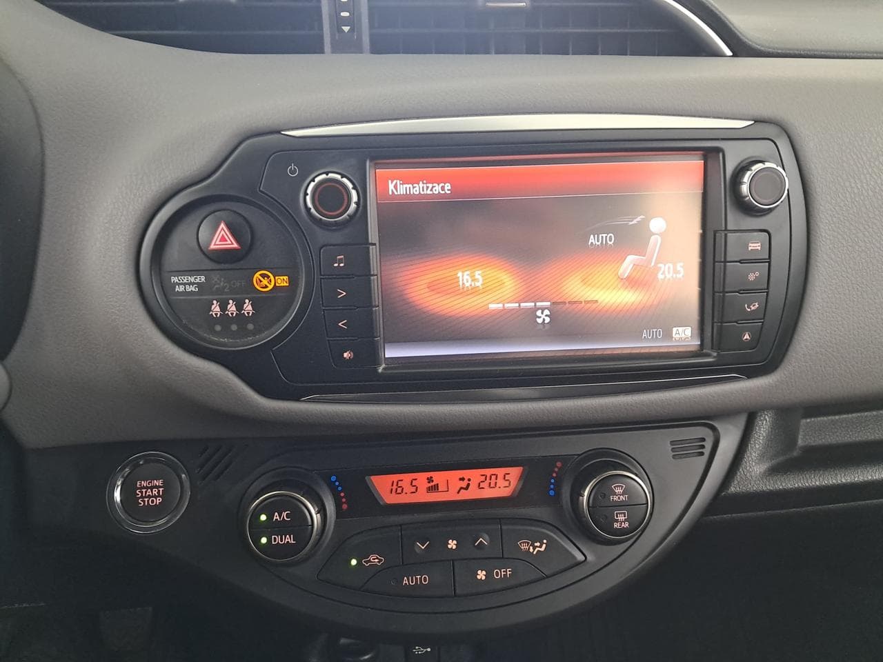 2017 Toyota YARIS - 18