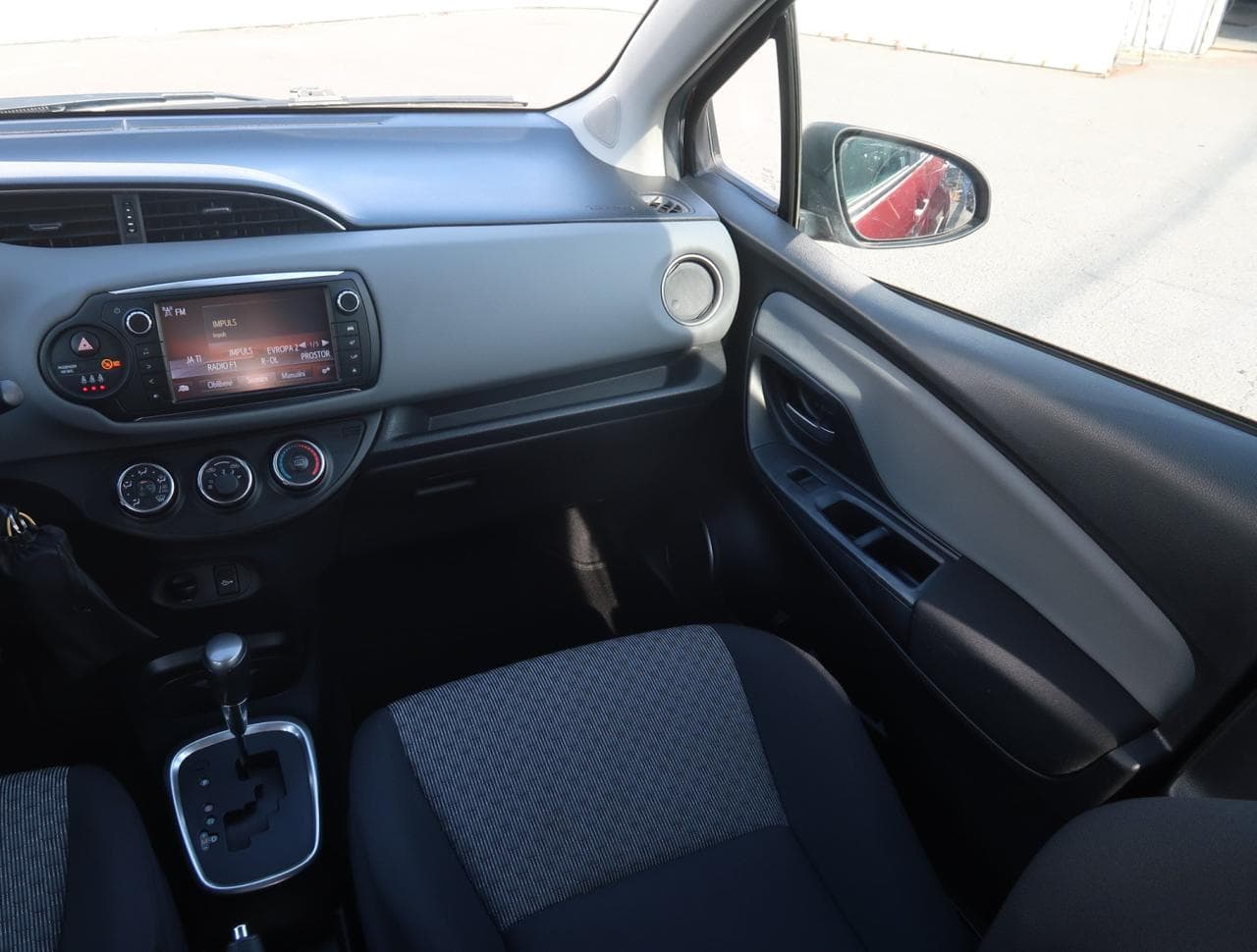 2015 Toyota YARIS - 11