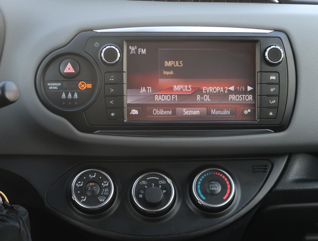 2015 Toyota YARIS - 18