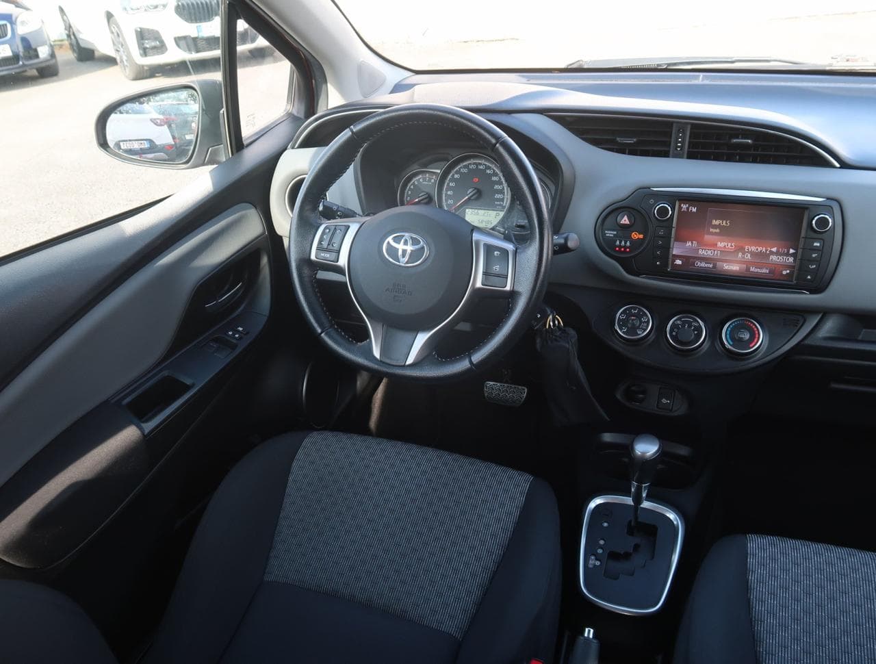 2015 Toyota YARIS - 9
