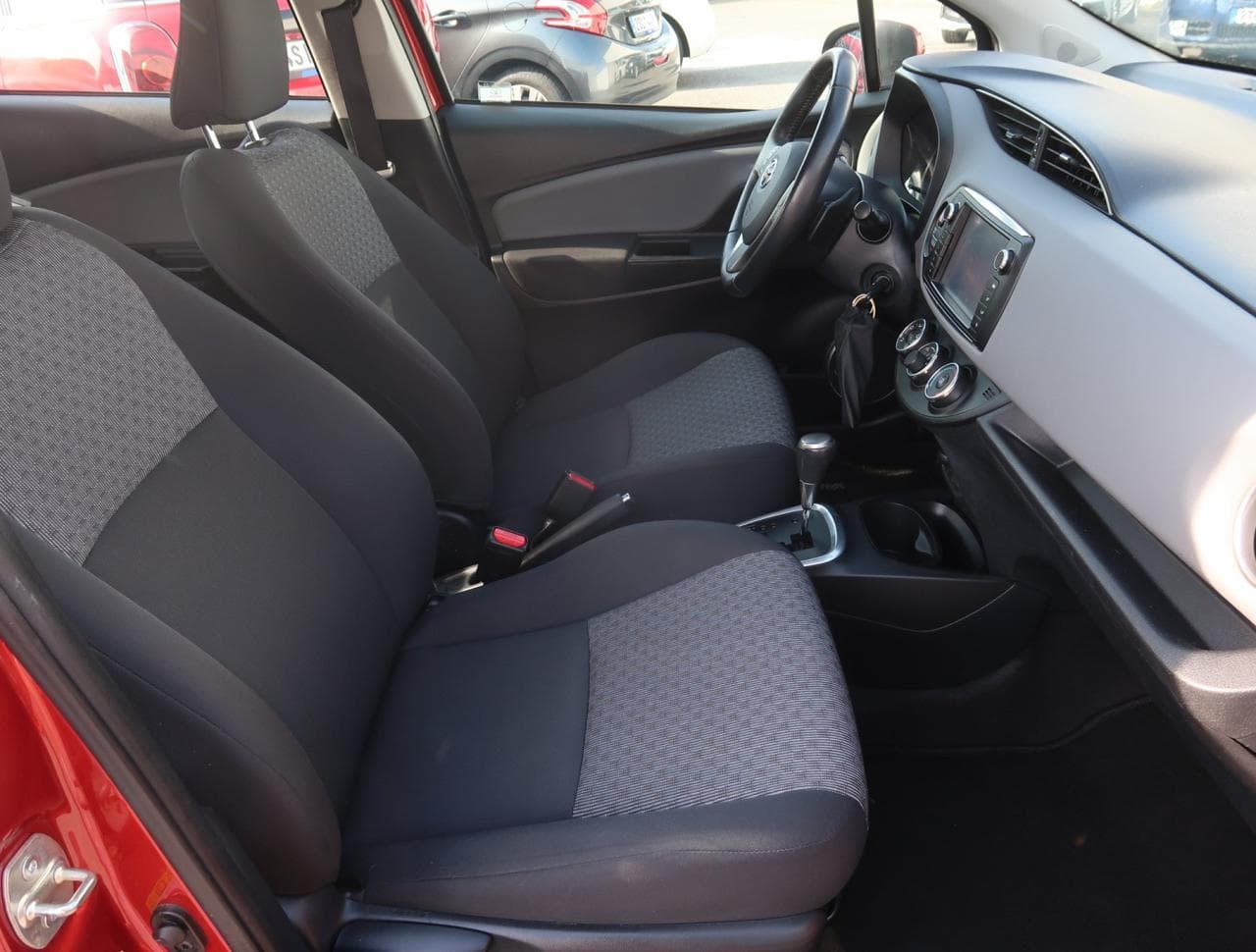 2015 Toyota YARIS - 12